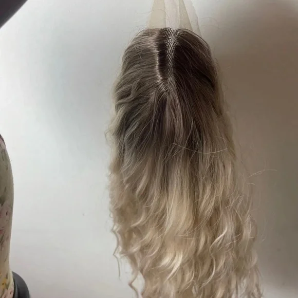 - 💫 18” PLATINUM BLONDE BROWN ROOTS WAVY LACE FRONT WIG * NEW*